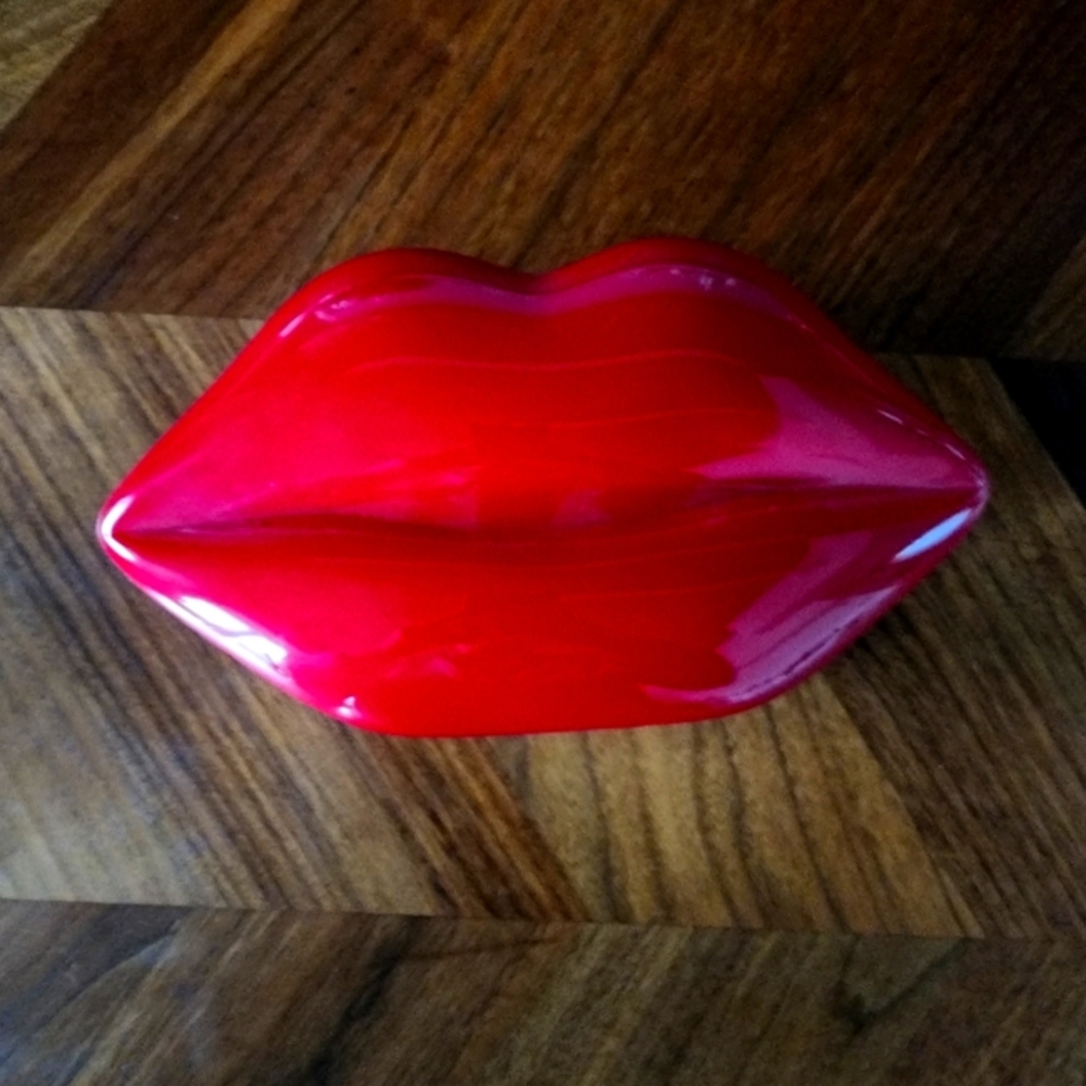 Iconic Lulu Guinnes Lip clutch